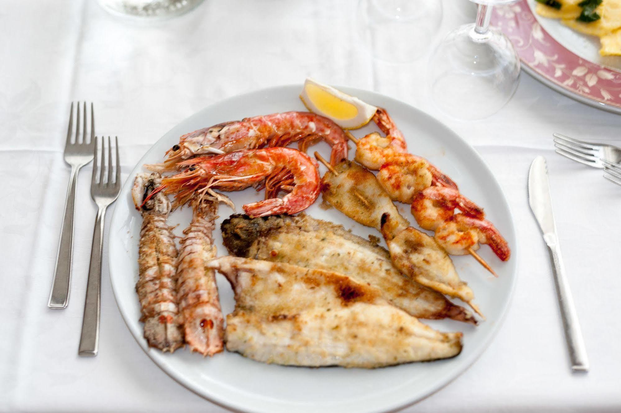 Regina Hotel E Ristorante 蓬他码头 外观 照片
